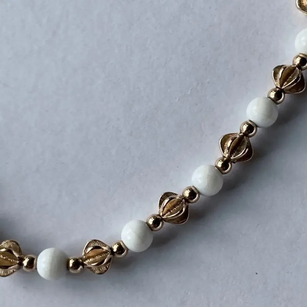 Sarah Coventry white and gold tone beaded necklace